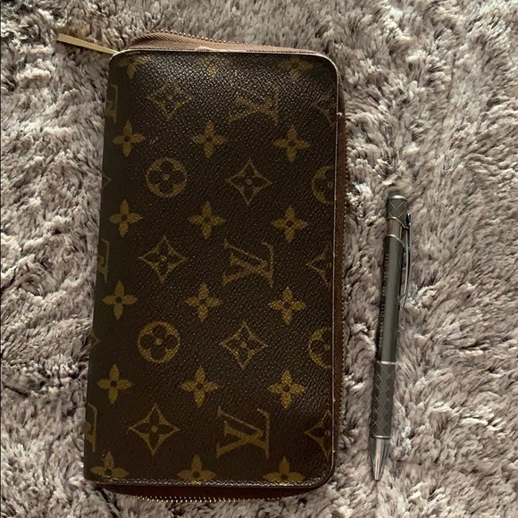 Louis Vuitton zippy organizer - Picture 1 of 8